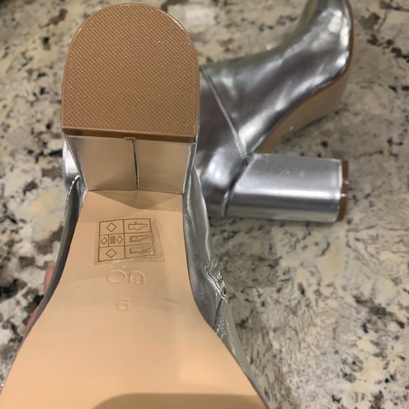Urban outfitter. Metallic silver boots - Picture 9 of 10